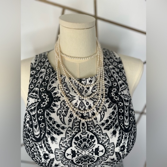 Maggy London Black, White, Purple Ombré A-line Midi Dress Halter Neckline (878) - Picture 14 of 17